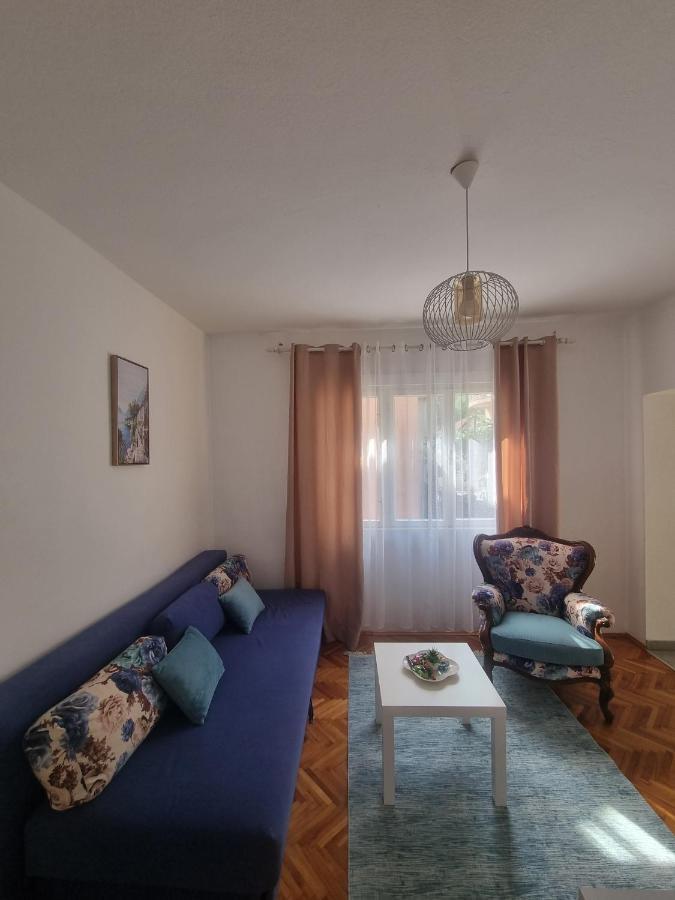 Apartment R&s