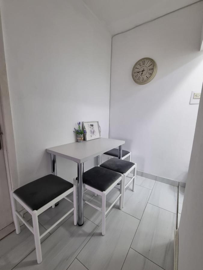 Apartment R&s *